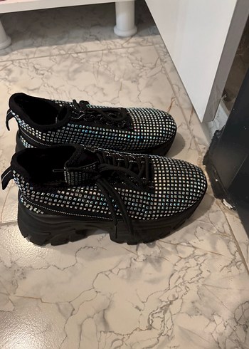 Deichmann Siyah Pullu Polka Dot Blok Topuk Spor Ayakkabı