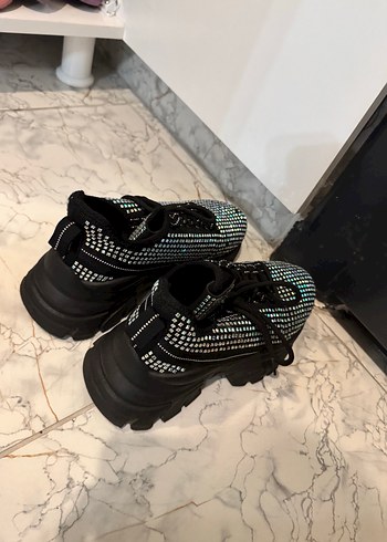 39 Beden Siyah Pullu Polka Dot Blok Topuk Spor Ayakkabı