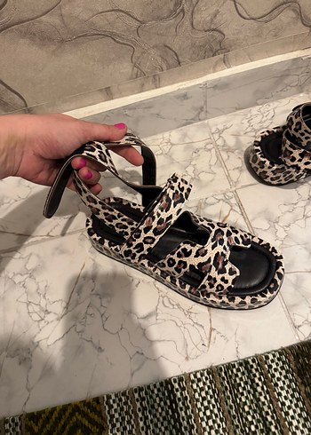 Leopar Desenli Kahverengi Platform Topuklu Kadın Sandalet