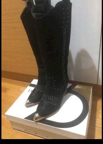 Trendyol & Milla Siklik Ve Modern Dokunus Siyah Metal Detayli Uzun Cizme
