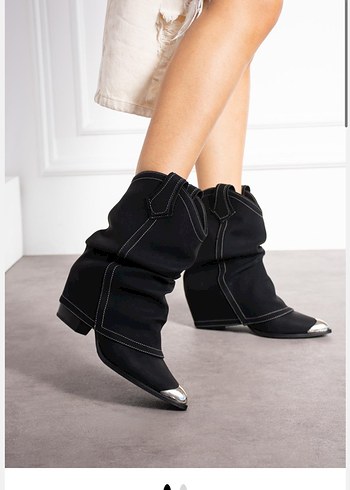 Shoes & More Siyah Kontrast Dikisli Metal Burunlu Bilek Bot