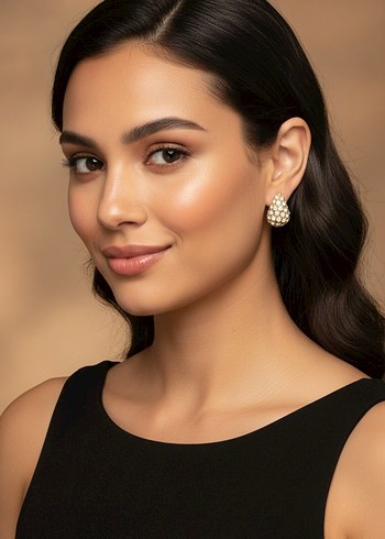 Altın Renkli Mini Taşlı Küpe - Görsel 4