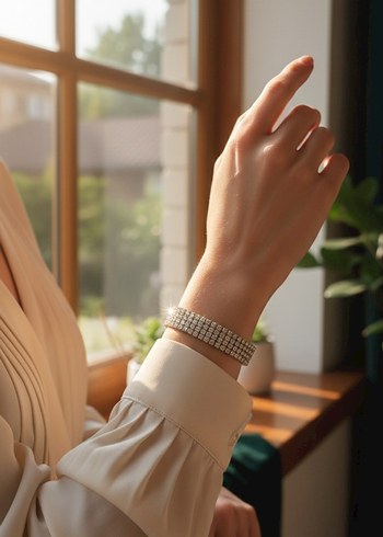 Altın Renkli Parlak Kadın Bileklik - Görsel 3