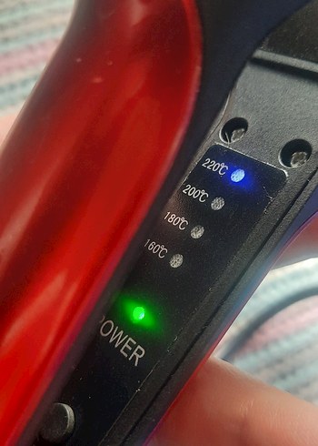 Kırmızı Saç Düzleştirici - Görsel 2