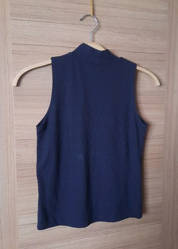 Yüksek yaka kolsuz crop - Görsel 2