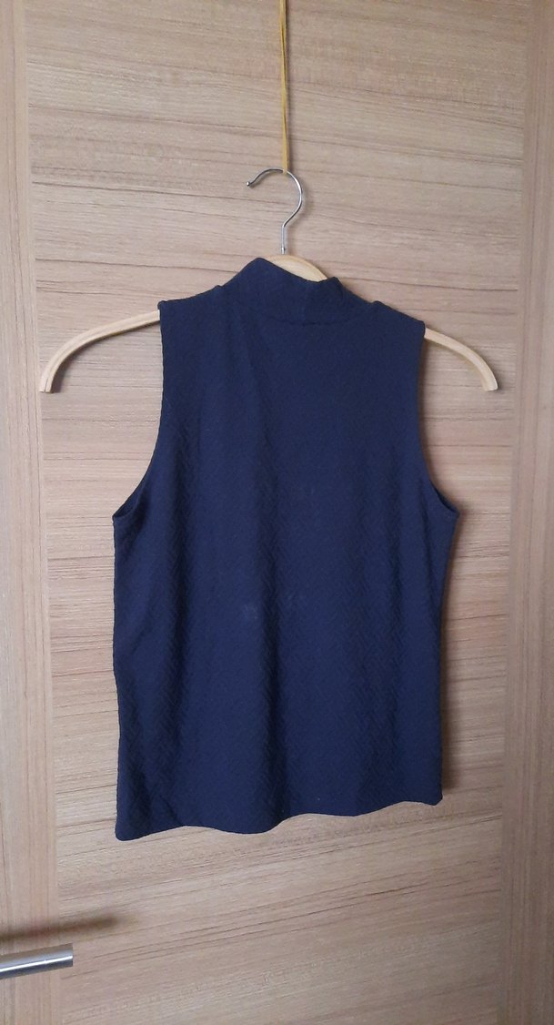 Yüksek yaka kolsuz crop - Görsel 2