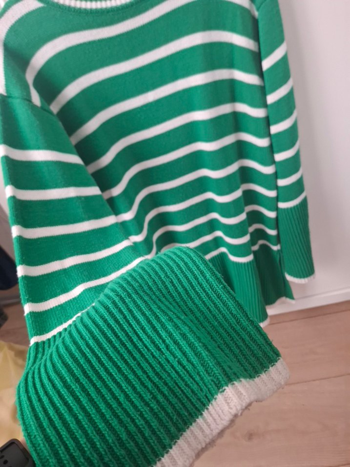 Yeşil Çizgili Uzun Kollu Boğazlı Triko Kazak - Görsel 3