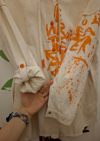 Bej Kapüşonlu Uzun Kollu Baskılı Kadın Gömlek - Görsel 4