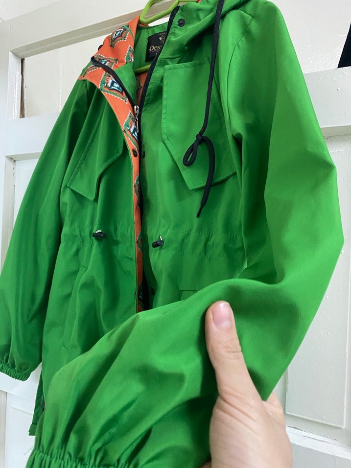 Düğmeli Yeşil Midi Yağmurluk - Görsel 3