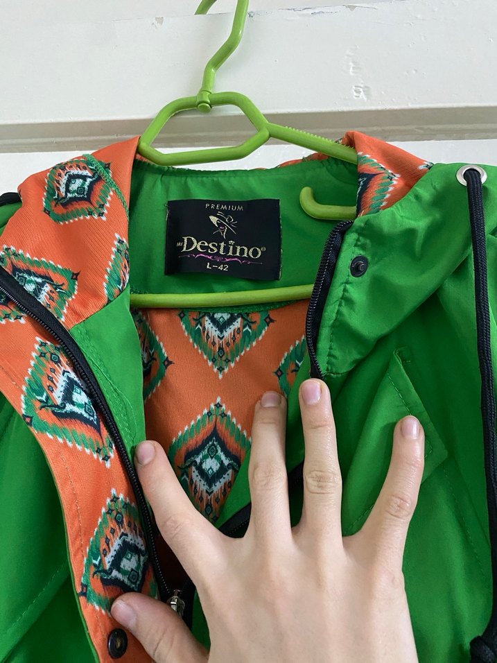 Düğmeli Yeşil Midi Yağmurluk - Görsel 4