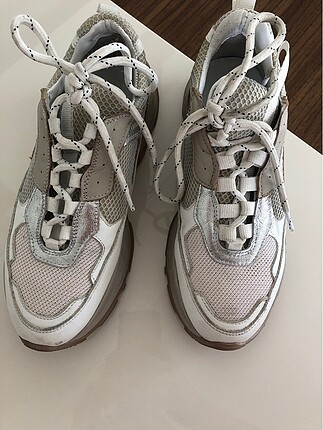 Neslihan Canpolat kalın taban sneakers