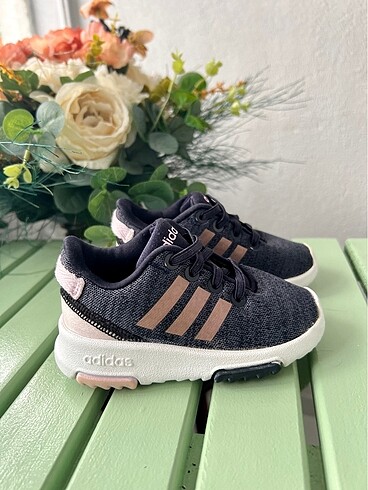 Adidas bebek ayakkabısı 20 numara orjinal