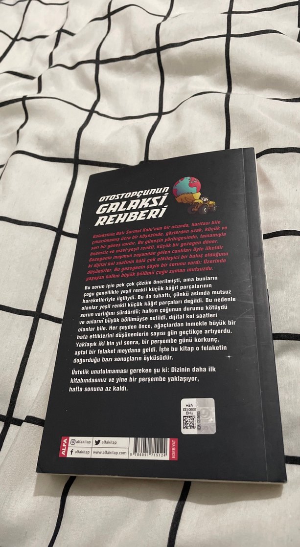 Otostopçunun Galaksi Rehberi - Douglas Adams - Görsel 2