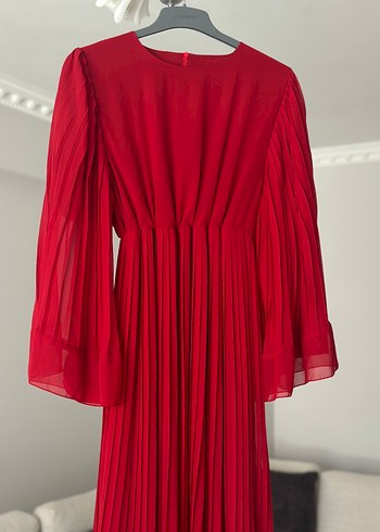 Kırmızı Pilili Uzun Kadın Elbise - Görsel 2