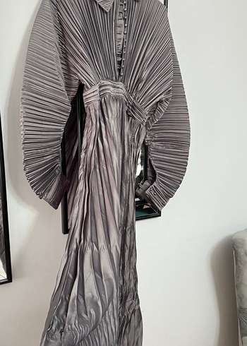 Gri Pileli Kadın Uzun Elbise - Görsel 2