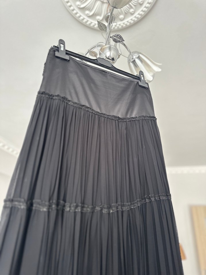 Siyah Şifon Pilili Uzun Gotik Etek - Görsel 3