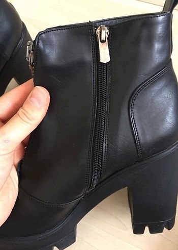 Siyah Deri Kalın Topuk Bot - Görsel 3