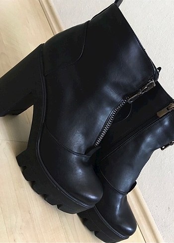 Siyah Deri Kalın Topuk Bot - Görsel 4