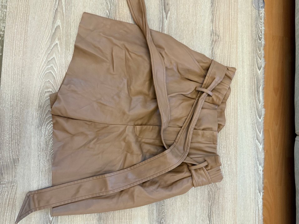 Bej Deri Mini Şort Kemerli Rahat Kesim - Görsel 2