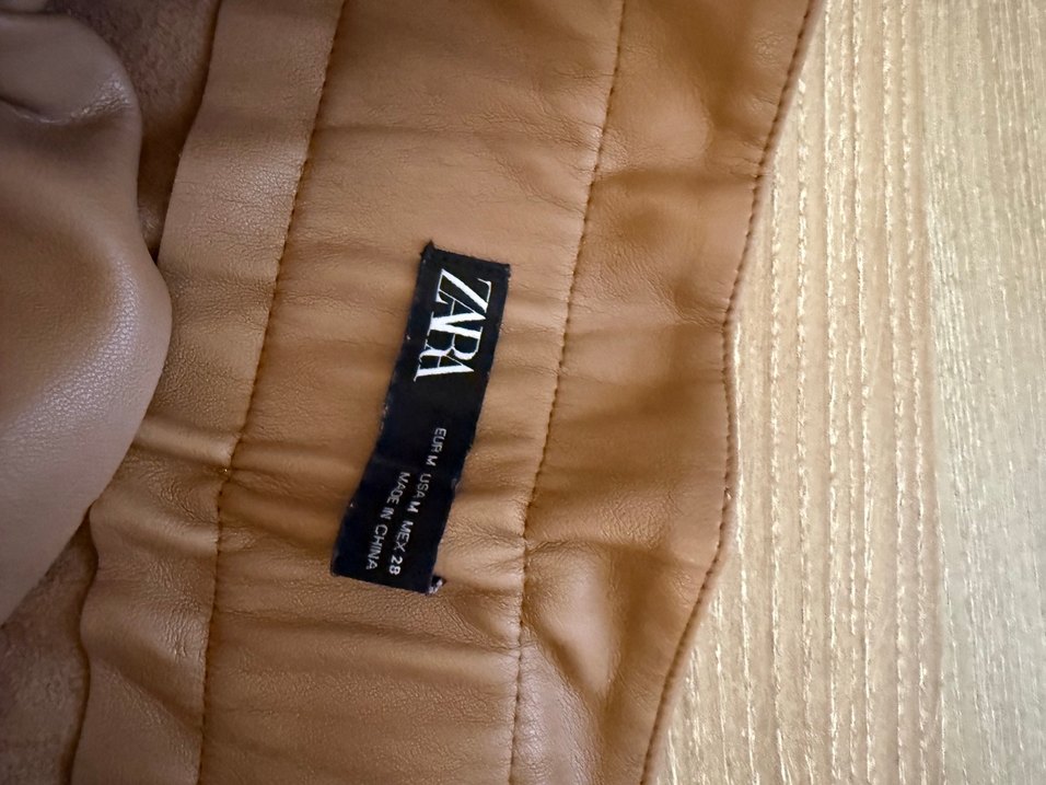 Bej Deri Mini Şort Kemerli Rahat Kesim - Görsel 3