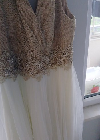 Nakışlı, askısız, uzun bej nişan elbisesi - Görsel 3