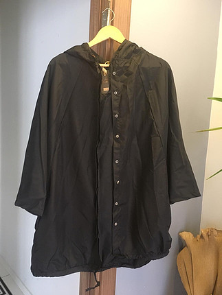 Siyah oversize yağmurluk