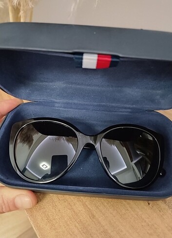Tommy Hilfiger TOMMY HİLFİGER GÜNEŞ GÖZLÜĞÜ