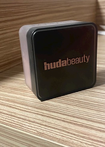 Huda Beauty Easybake Cherry Blossom Cake Pudra - Görsel 2