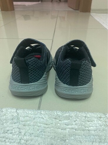 22 Beden Skechers erkek cocuk ayakkabisi