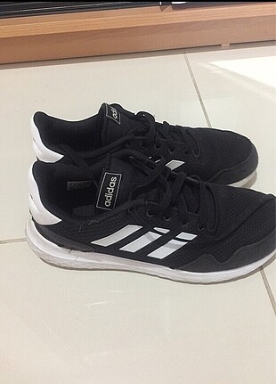 Adidas spor ayakkabı