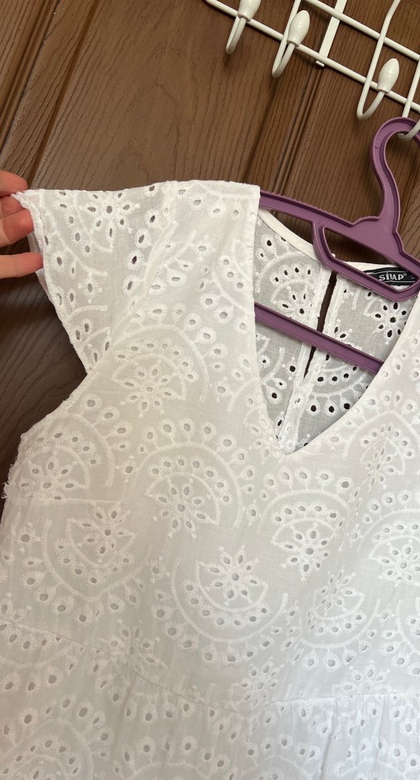 Beyaz V Yaka Fisto İşlemeli Midi Elbise - Görsel 3