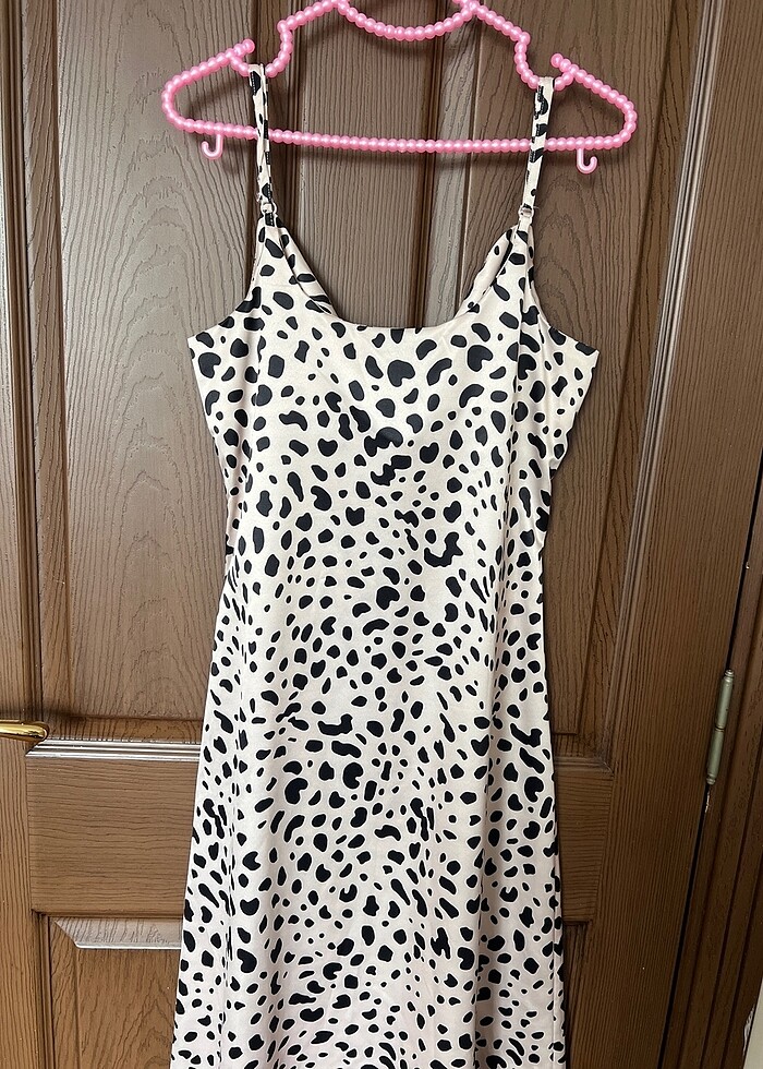 Degaje yaka leopar desenli elbise - Görsel 2