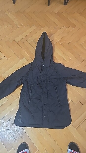 Zara Mont