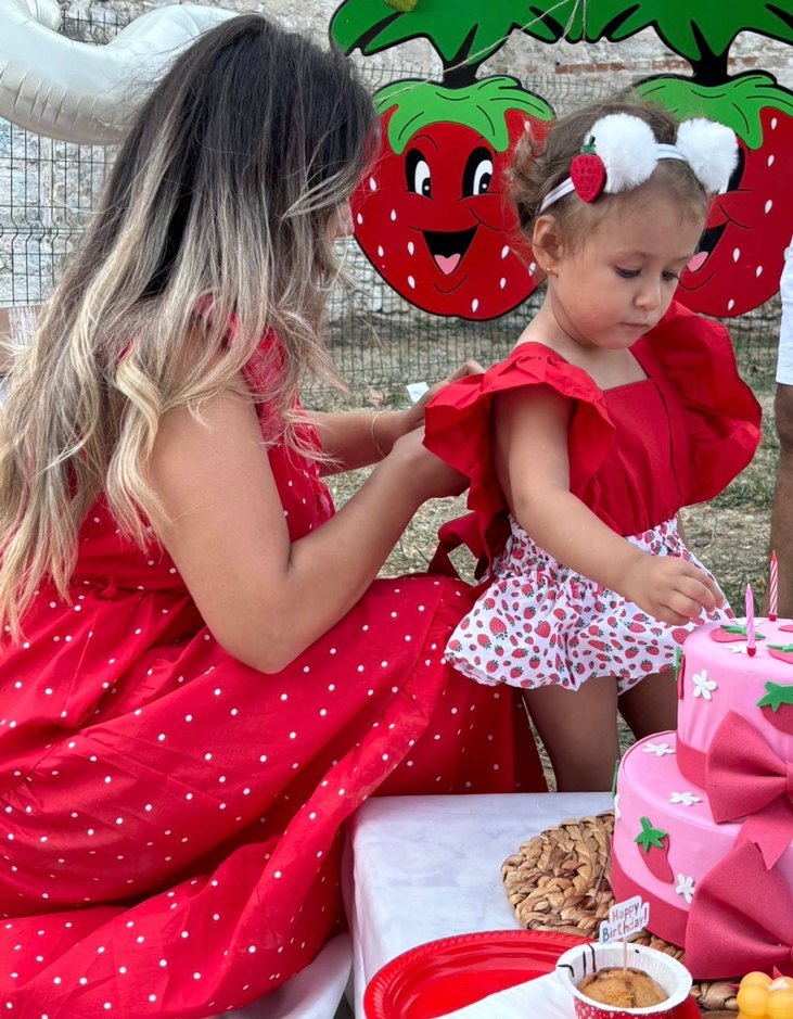 Kırmızı elbise - Görsel 4