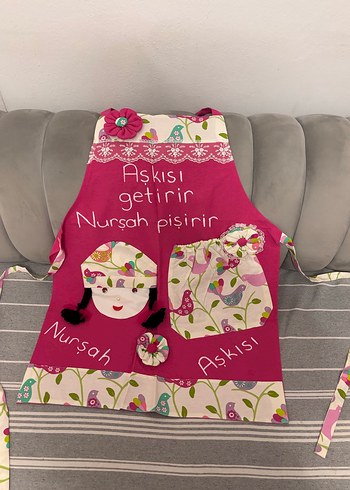 Pembe Baskılı Mutfak Önlüğü Nursah Yazılı
