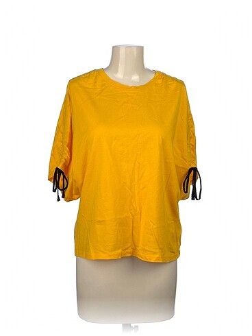 Twist T-shirt %70 İndirimli.