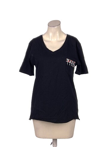 PreLoved T-shirt %70 İndirimli.