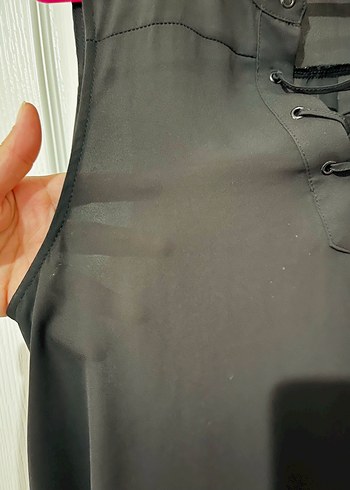 40 Beden siyah Renk Siyah Kemerli Göğüs Bağcıklı Kolsuz Bluz