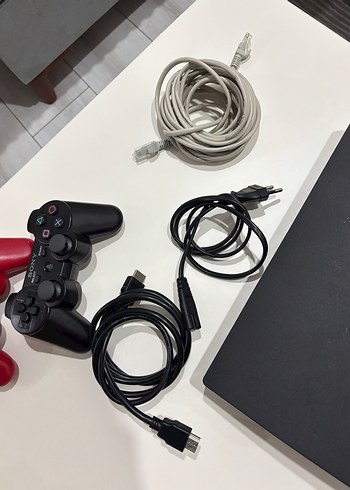 Sony PS3 Oyun Konsolu ve Kontroller - Görsel 3