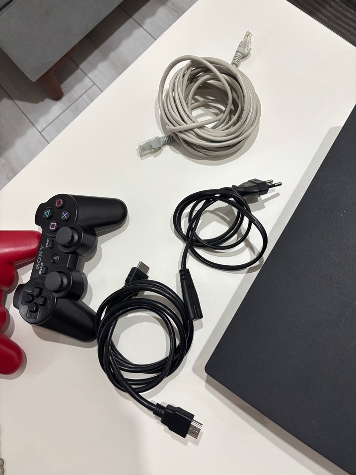 Sony PS3 Oyun Konsolu ve Kontroller - Görsel 3