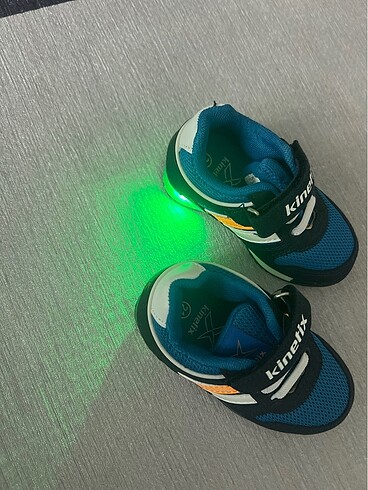 21 Beden Bebek ışıklı spor ayakkabı