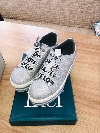 Yüksek taban gümüş sneaker ayakkabı
