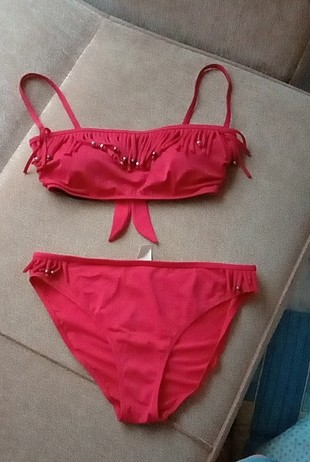 Kırmızı bikini takım