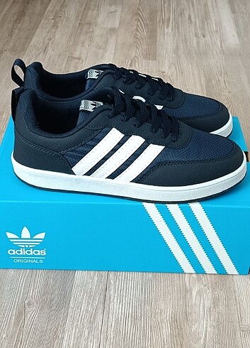 Adidas Sneaker