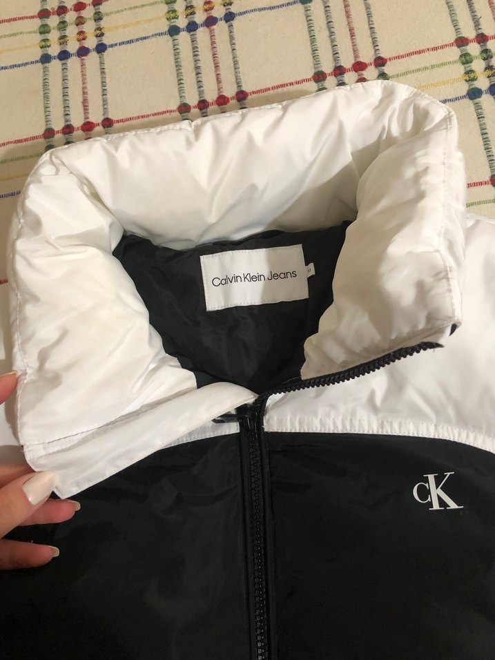 Siyah-Beyaz Yüksek Yakalı Kadın Calvin Klein Mont - Görsel 3