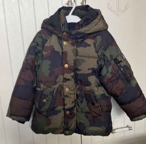 Zara Mont