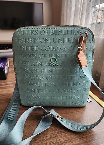 Benetton canta