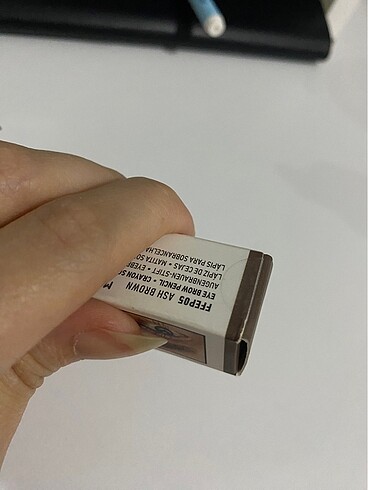 Beden NYX EYE BROW PENCIL