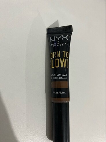 NYX BORN TO GLOW