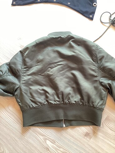 l Beden haki Renk BERSHKA YEŞİL KISA BOMBER CEKET
